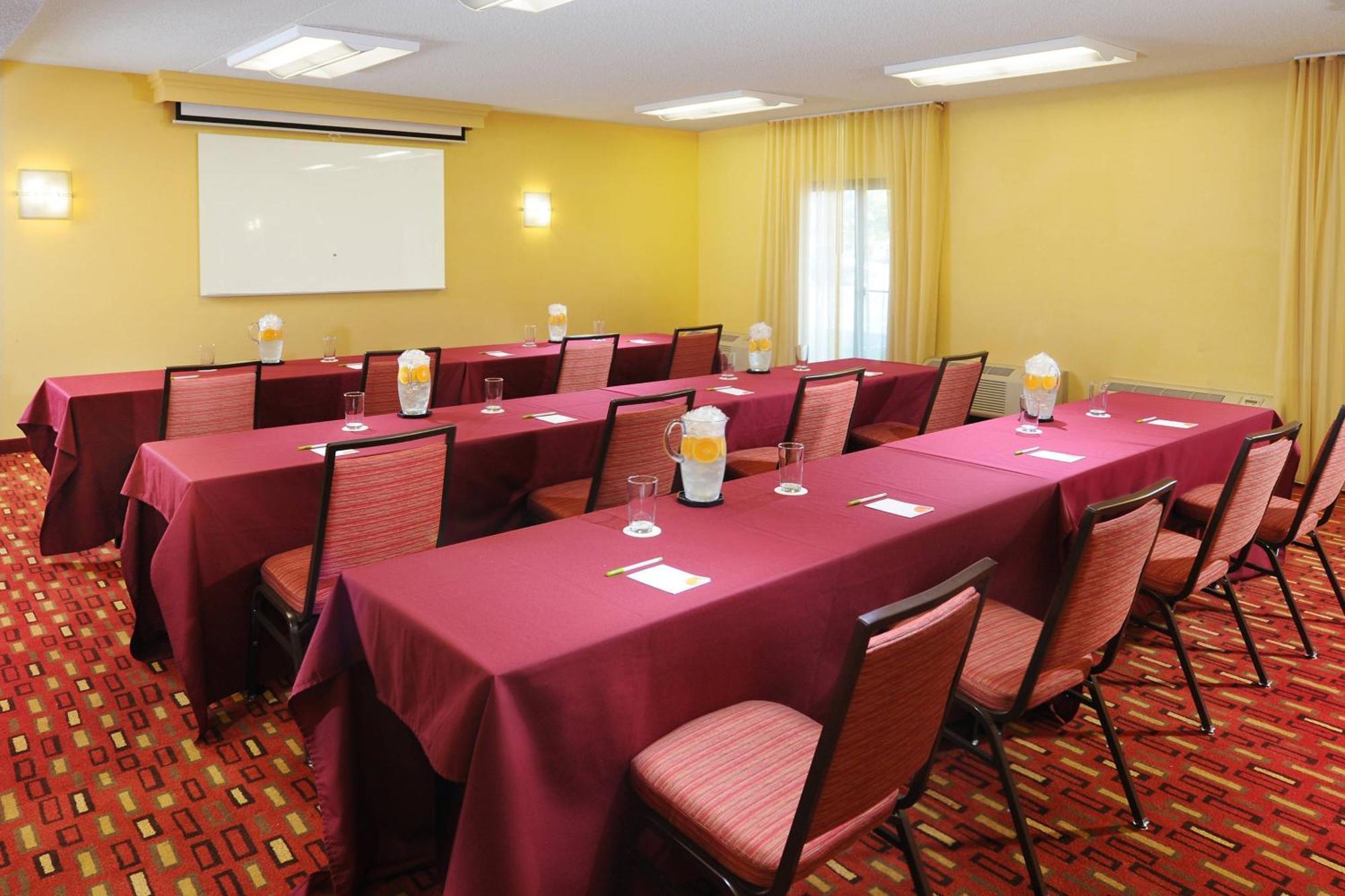 Courtyard By Marriott Oklahoma City Airport מראה חיצוני תמונה
